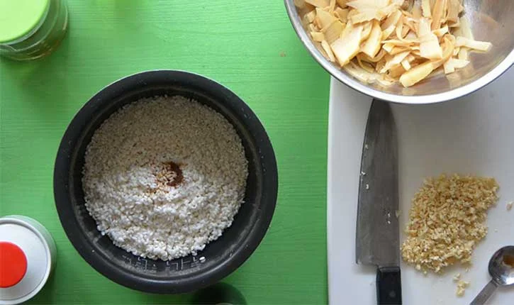 たけのこ農家の臼杵英樹さんに「たけのこご飯」の作り方を教えてもらいます