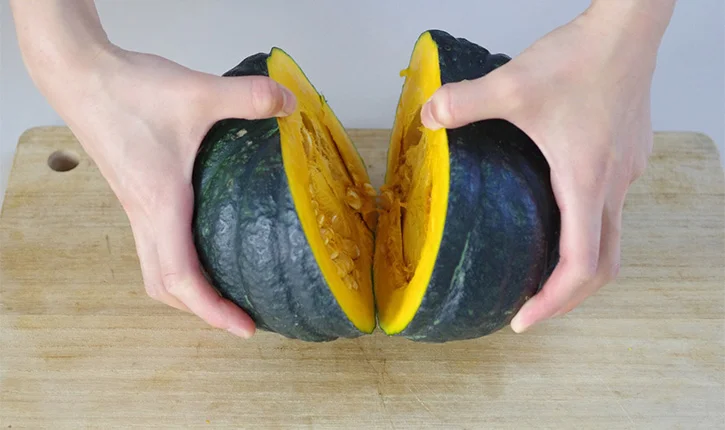 丸ごとカボチャの切り方・皮のむき方