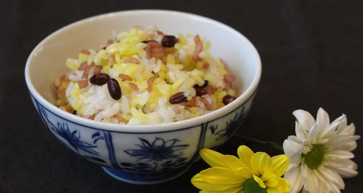 もはや幻？三色赤飯とは