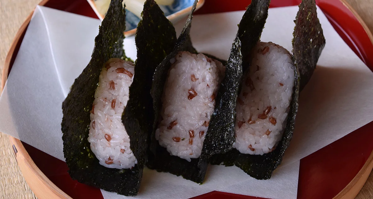 赤米を混ぜて炊くだけ。華やかごはん。