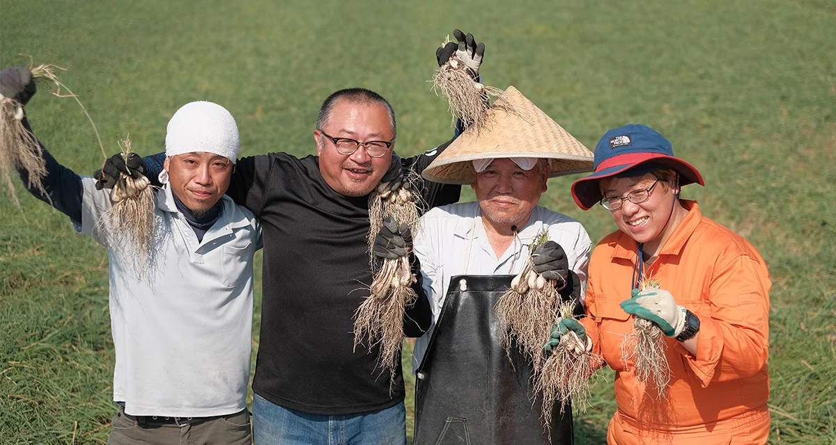 「人」が支え、「手」がつなぐ、福部の砂丘らっきょう／鳥取砂丘・岡野農園　岡野　巧さん