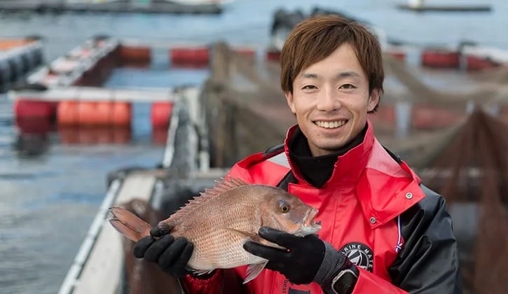 美味しい真鯛の養殖が盛んな迫間浦で待つ「あなたに逢い鯛。」