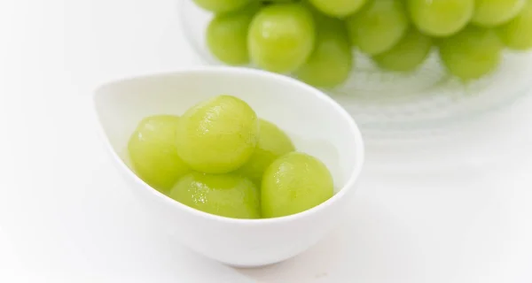 シャインマスカットは皮ごと食べれる？皮のむき方いろいろ試してみます！