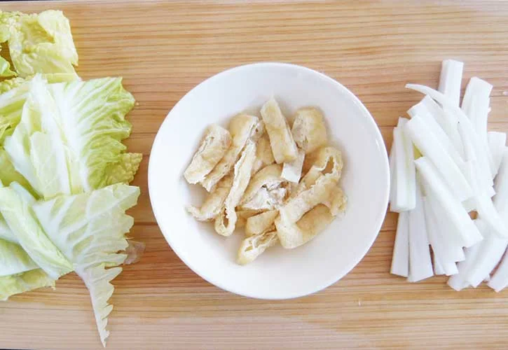 白菜と油揚げの煮びたしの材料