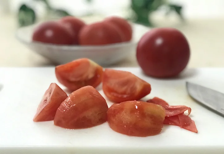 トマトくし型にカット