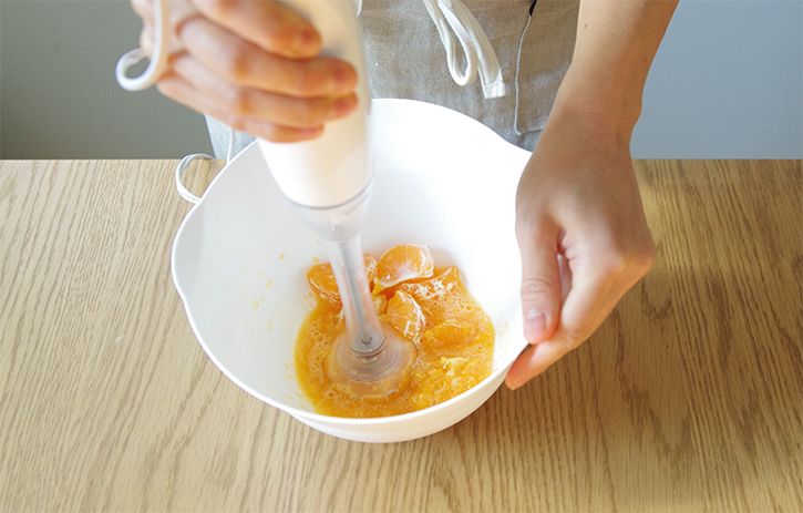 みかんを小房に分け