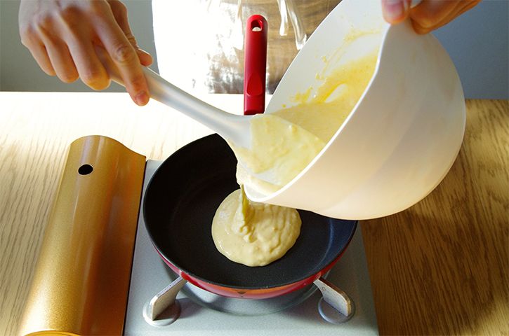 みかんホットケーキをフライパンに