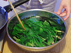 まったく違うお野菜 ほうれん草と小松菜の違い