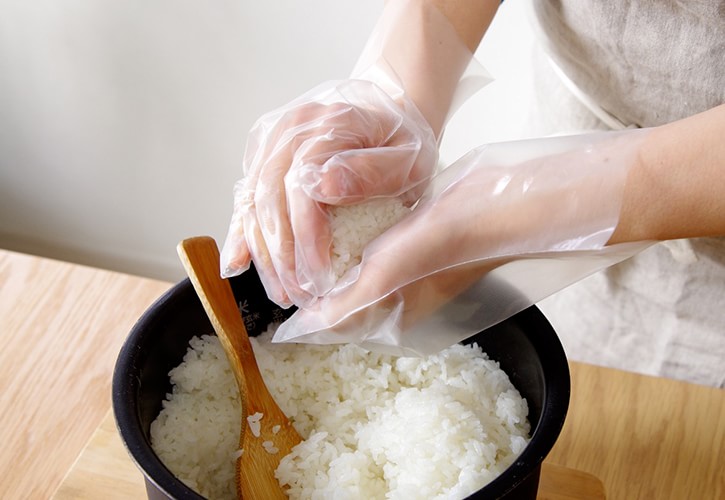 塩むすびの作り方