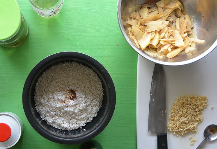 たけのこごはん準備