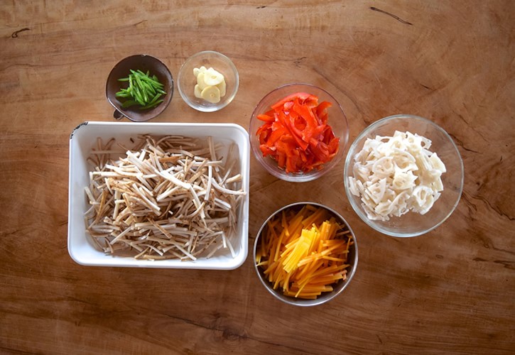 きんぴらごぼうの下準備