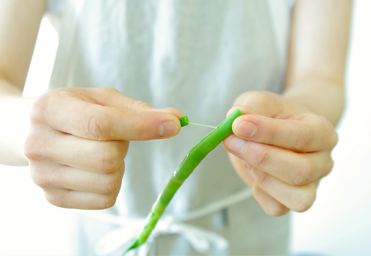 さやいんげんはスジがあればスジを取る