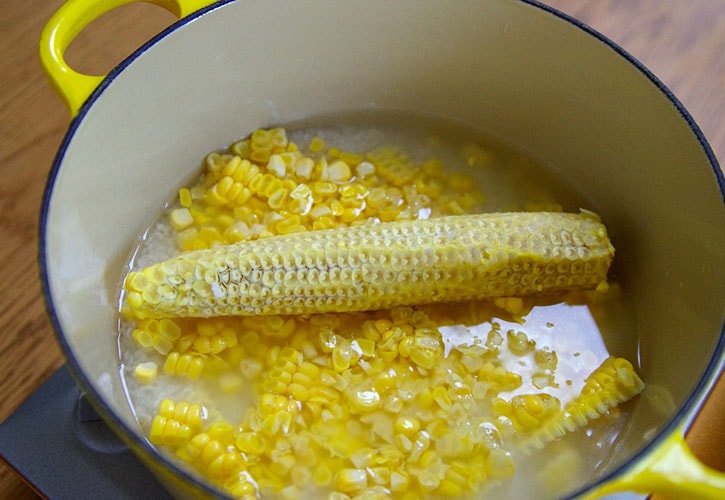 とうもろこしご飯の芯