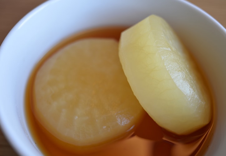 お皿に大根