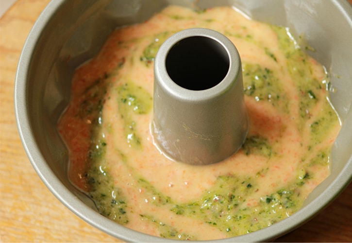 にんじんの搾りかすでケーキを作る