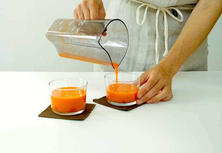 にんじんジュースを低速ジューサーで作る