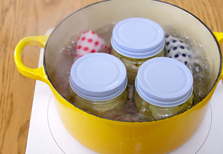 たけのこを水煮する