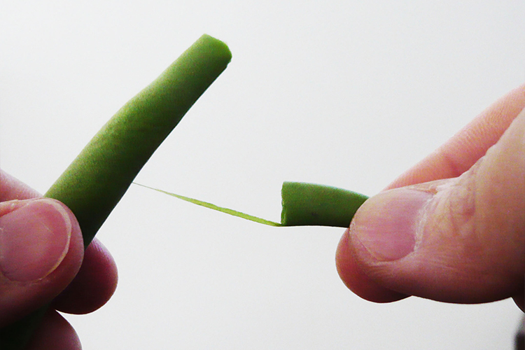 サヤインゲンの筋の取り方