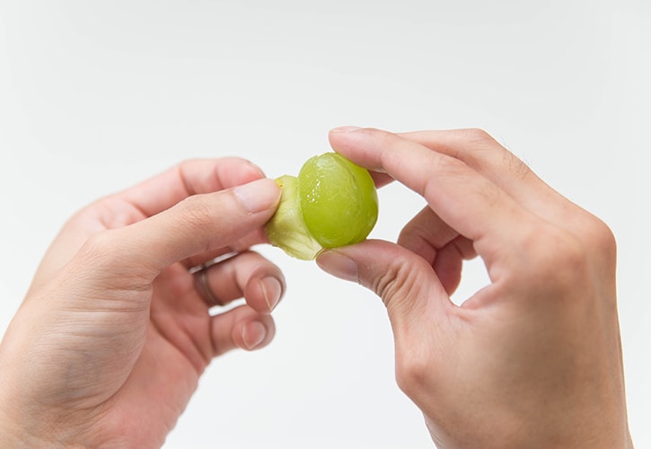 ぶどうのかわむき