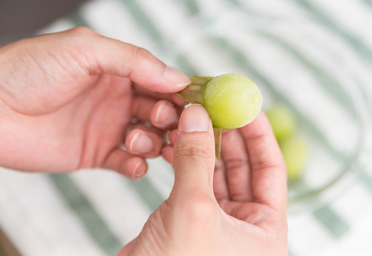 ぶどうを冷凍して剥く