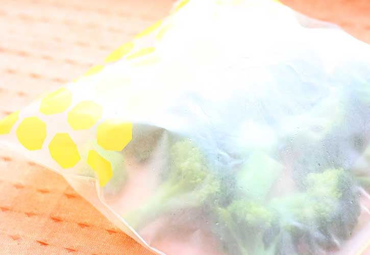 ジップロックでブロッコリーを保存