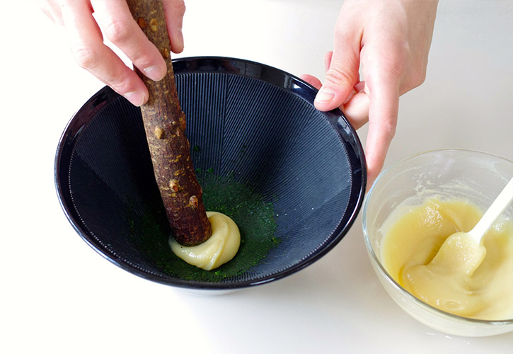 白味噌・酒・みりんを加える