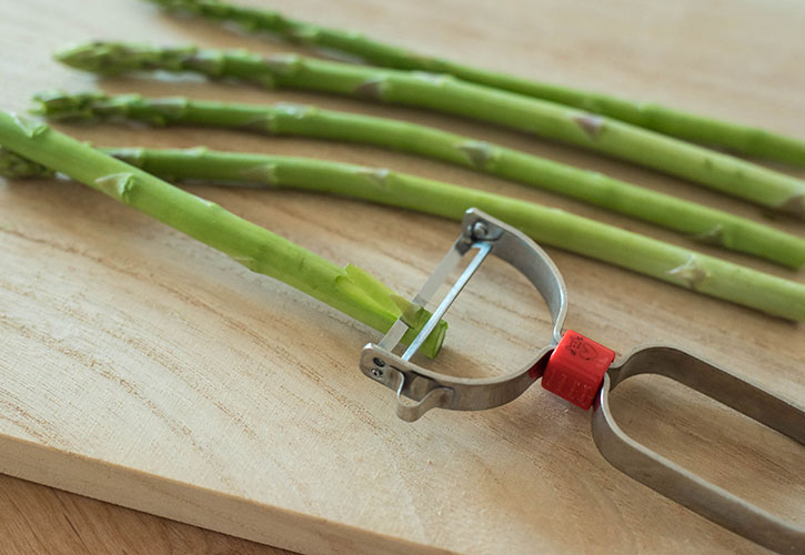 アスパラとピーラー