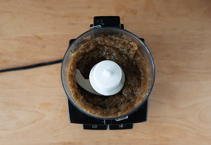 梅の実を細かくする