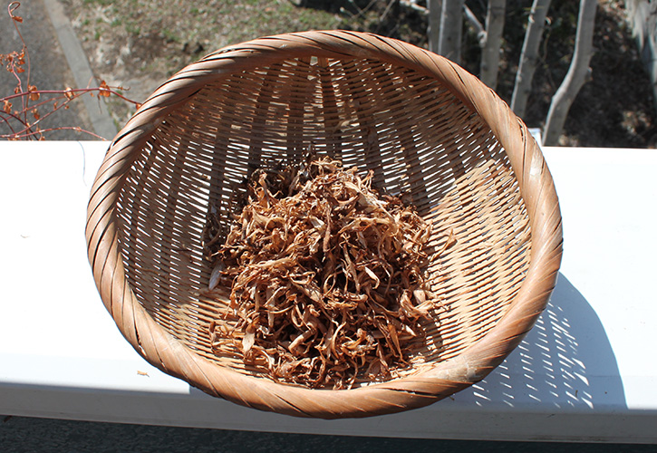 ごぼうを乾燥させる