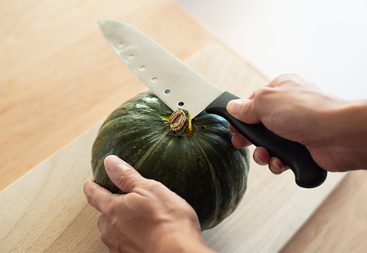 かぼちゃはヘタから切る