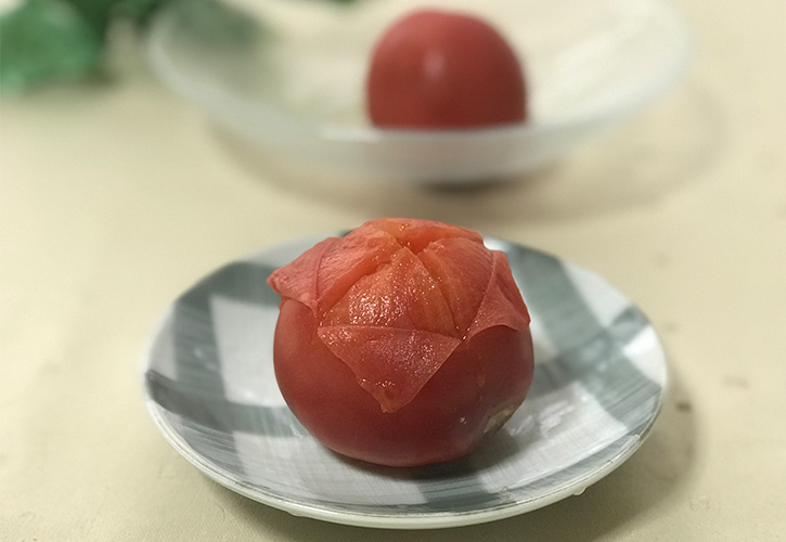 トマトレンジで皮むき
