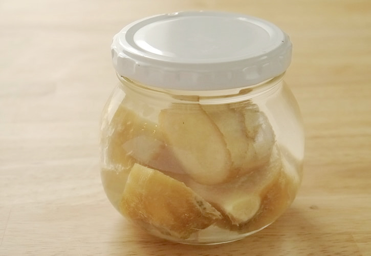 生姜を水につけて保存