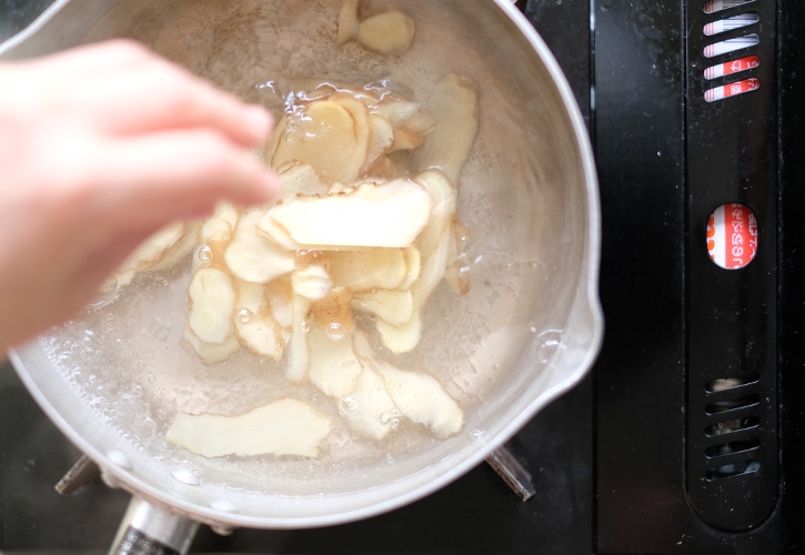 生姜を茹でる