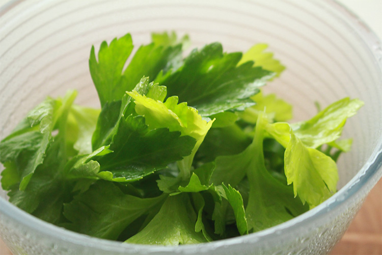 セロリの葉刻み