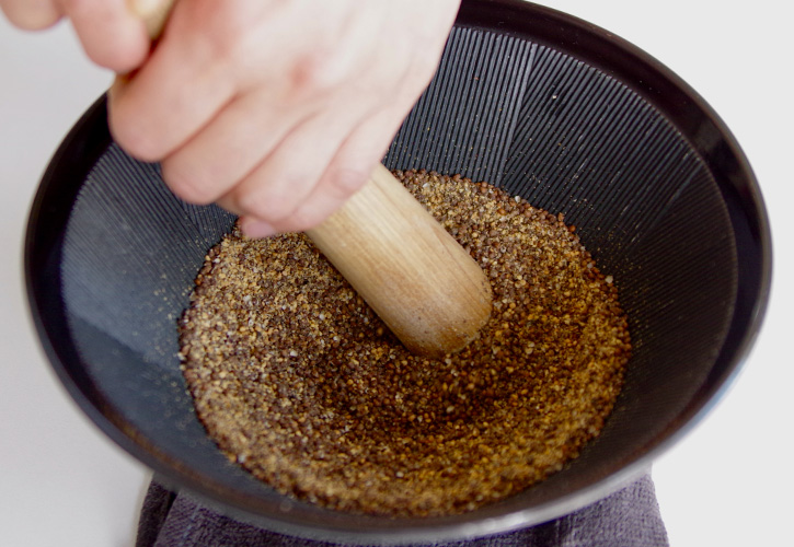 エゴマを混ぜる