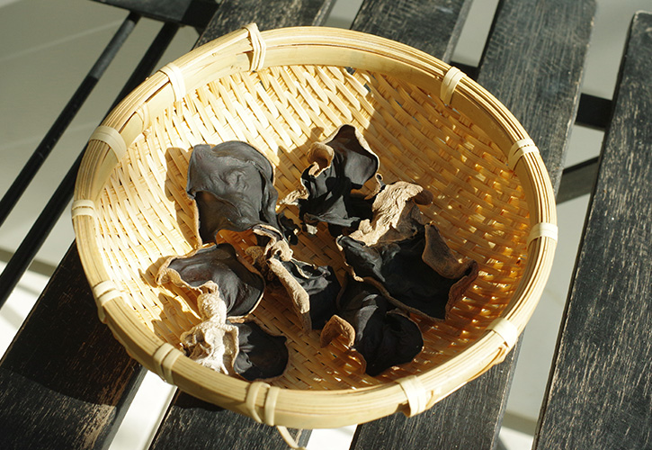 キクラゲ天日干し