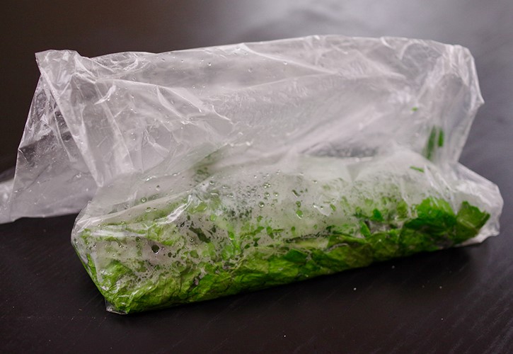 袋に入った大根菜
