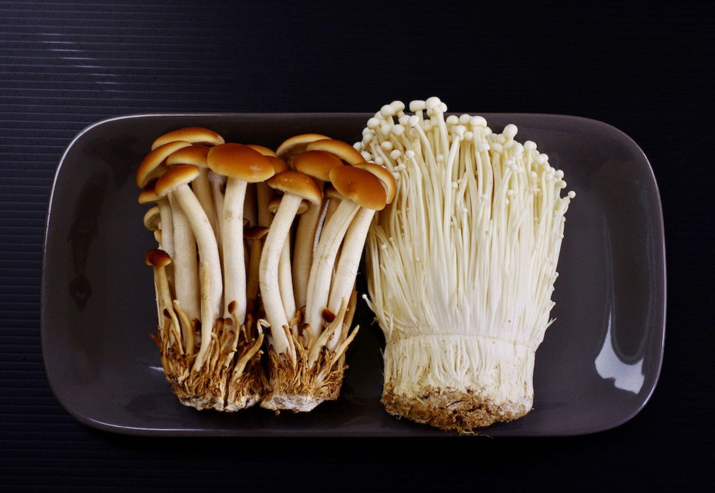 ヤナギマツタケとエノキ